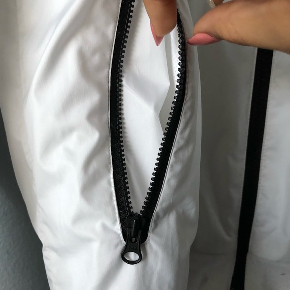 Nike Windbreaker Jacket - Picture 3 of 8